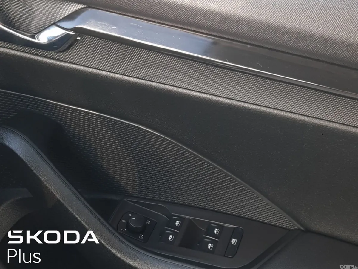 Skoda Octavia Saloon, Diesel, 2023, Silver