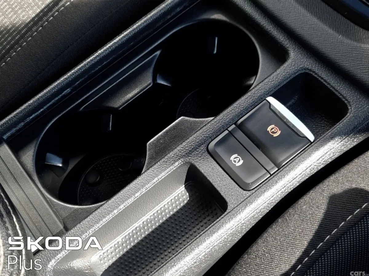 Skoda Octavia Saloon, Diesel, 2023, Silver
