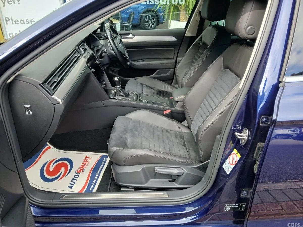 Volkswagen Passat Saloon, Diesel, 2019, Blue