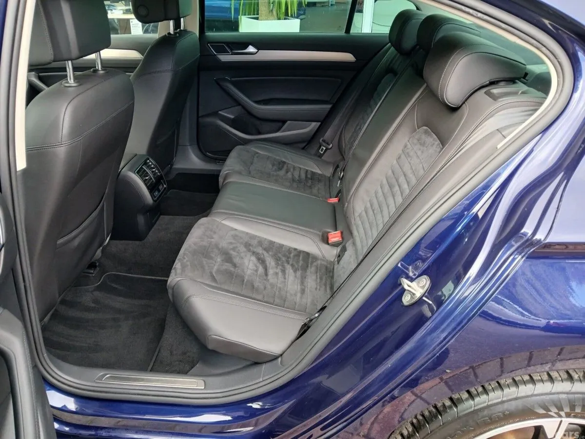 Volkswagen Passat Saloon, Diesel, 2019, Blue