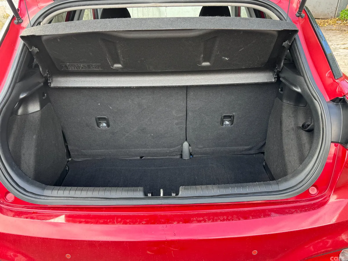 Hyundai i20 Hatchback, Petrol, 2019, Red
