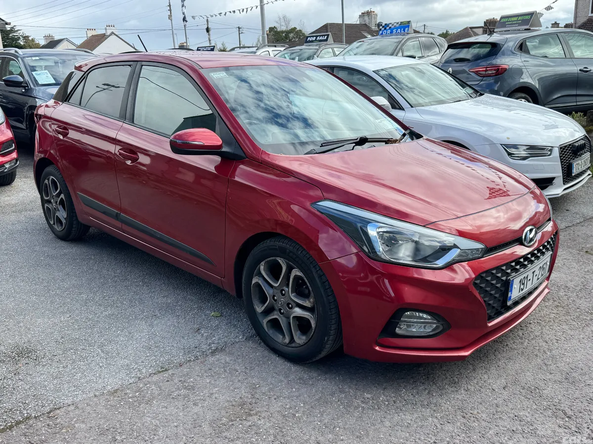 Hyundai i20 Hatchback, Petrol, 2019, Red