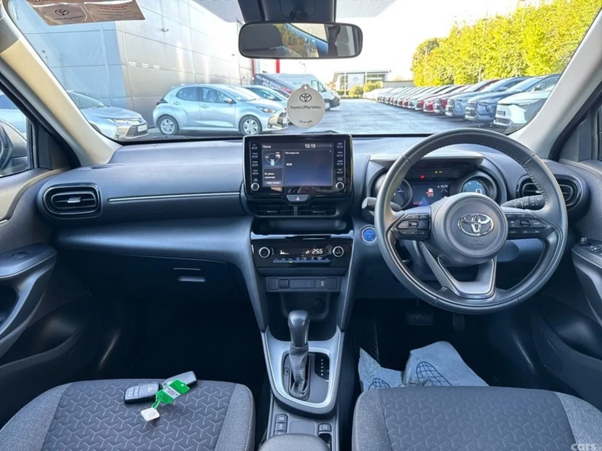 Toyota Yaris Cross Hatchback, Petrol Hybrid, 2023, Grey