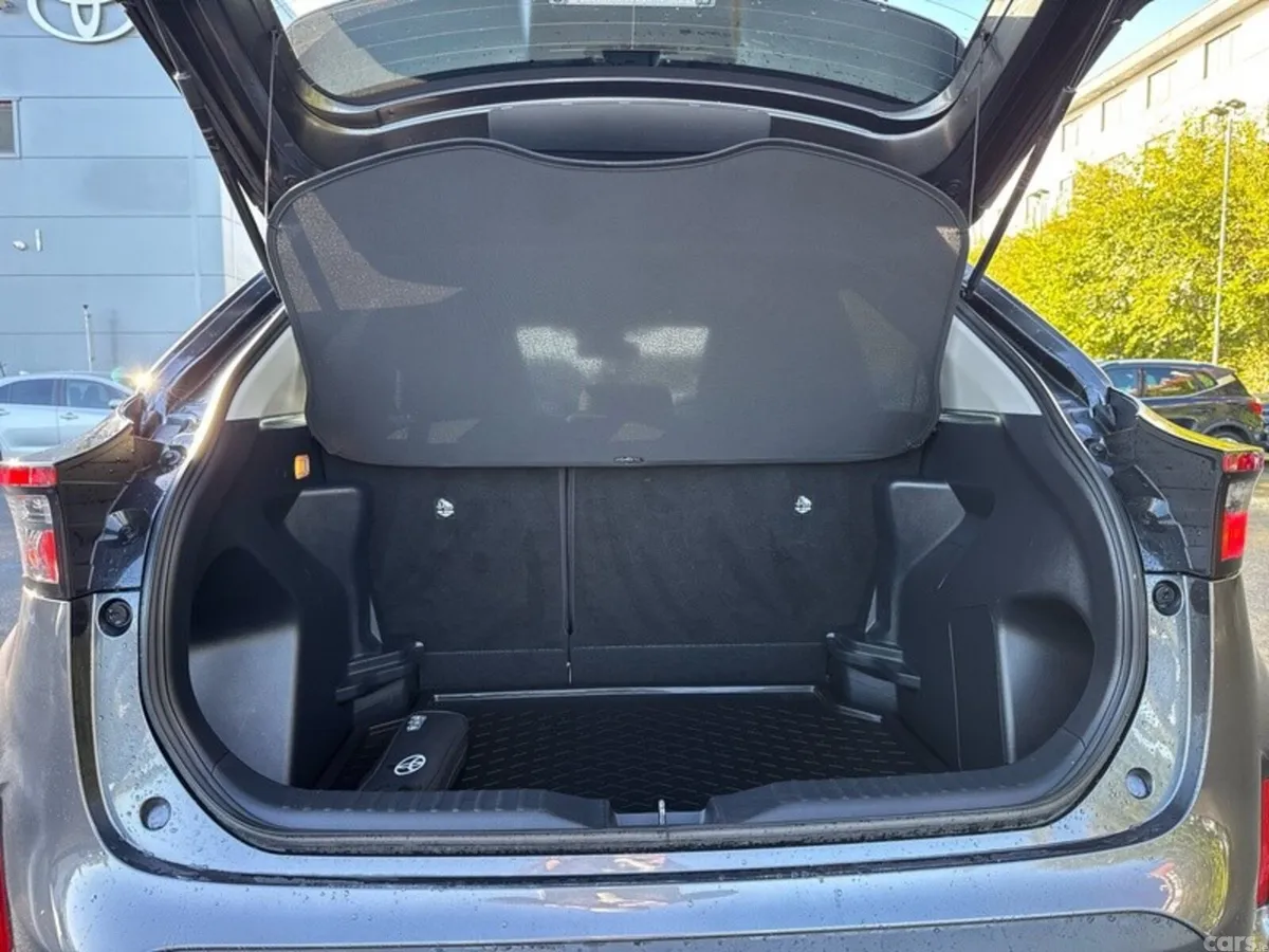 Toyota Yaris Cross Hatchback, Petrol Hybrid, 2023, Grey
