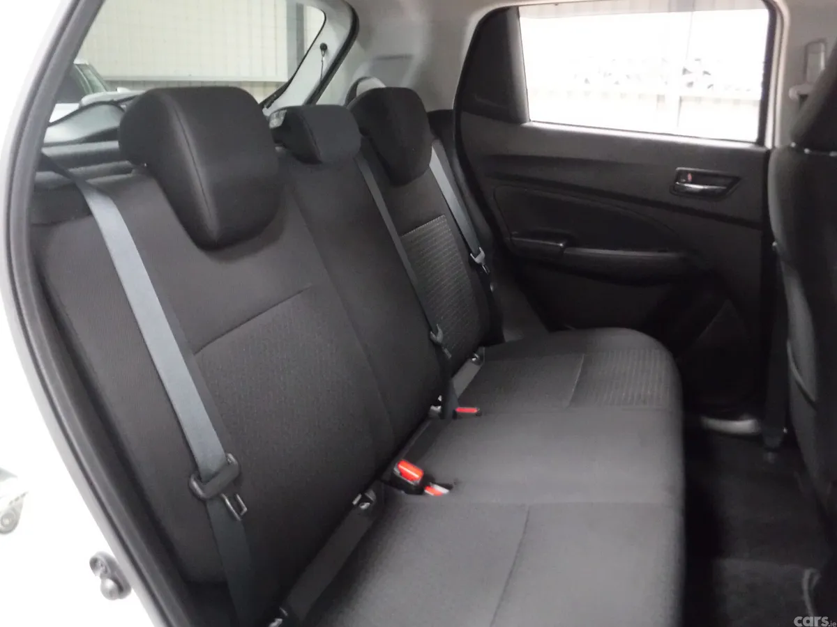 Suzuki Swift Hatchback, Petrol, 2021, White