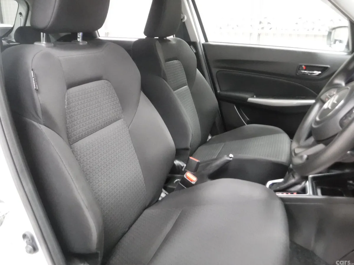 Suzuki Swift Hatchback, Petrol, 2021, White