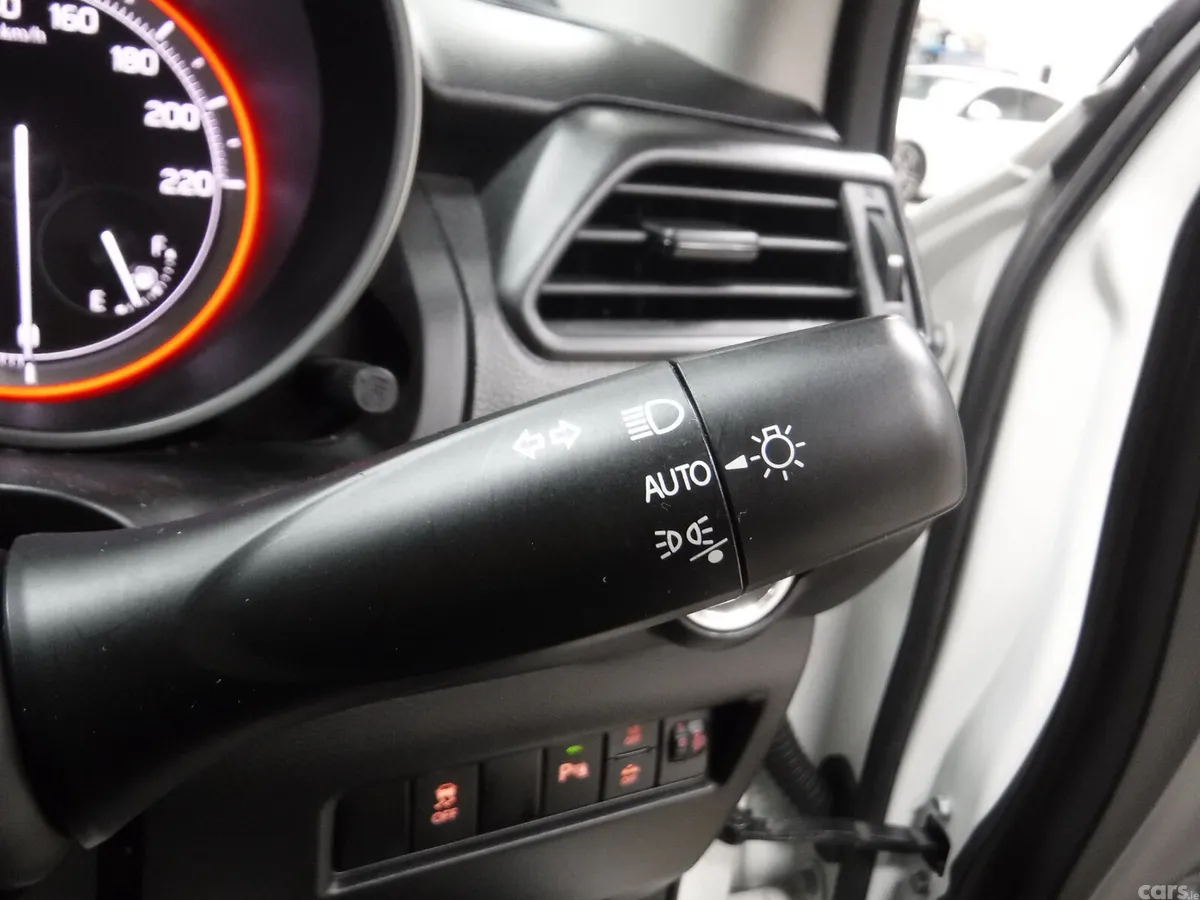 Suzuki Swift Hatchback, Petrol, 2021, White