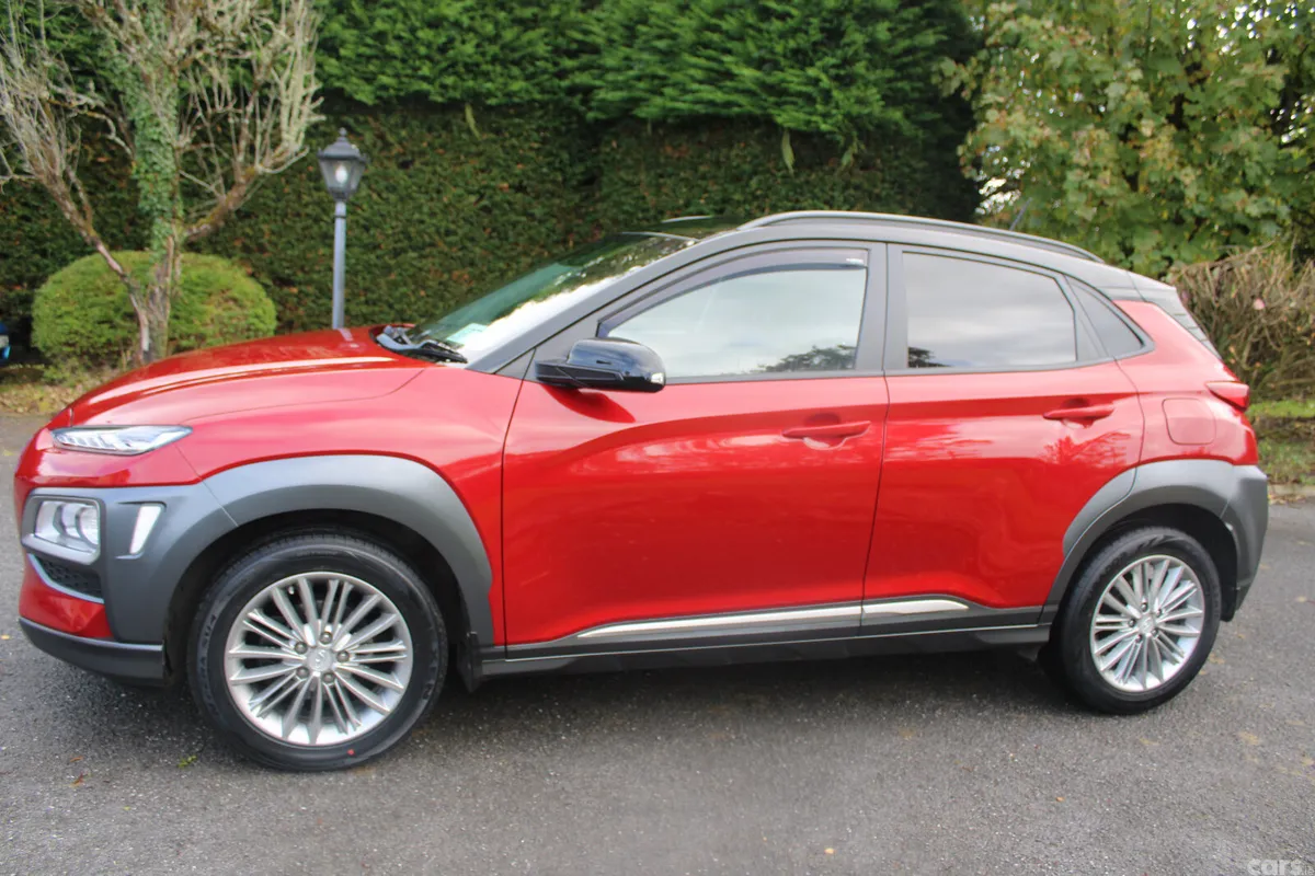 Hyundai KONA MPV, Petrol, 2019, Red