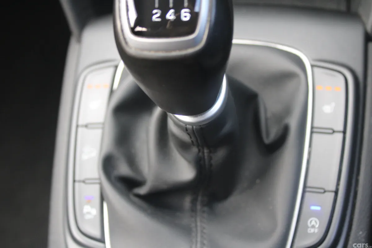 Hyundai KONA MPV, Petrol, 2019, Red