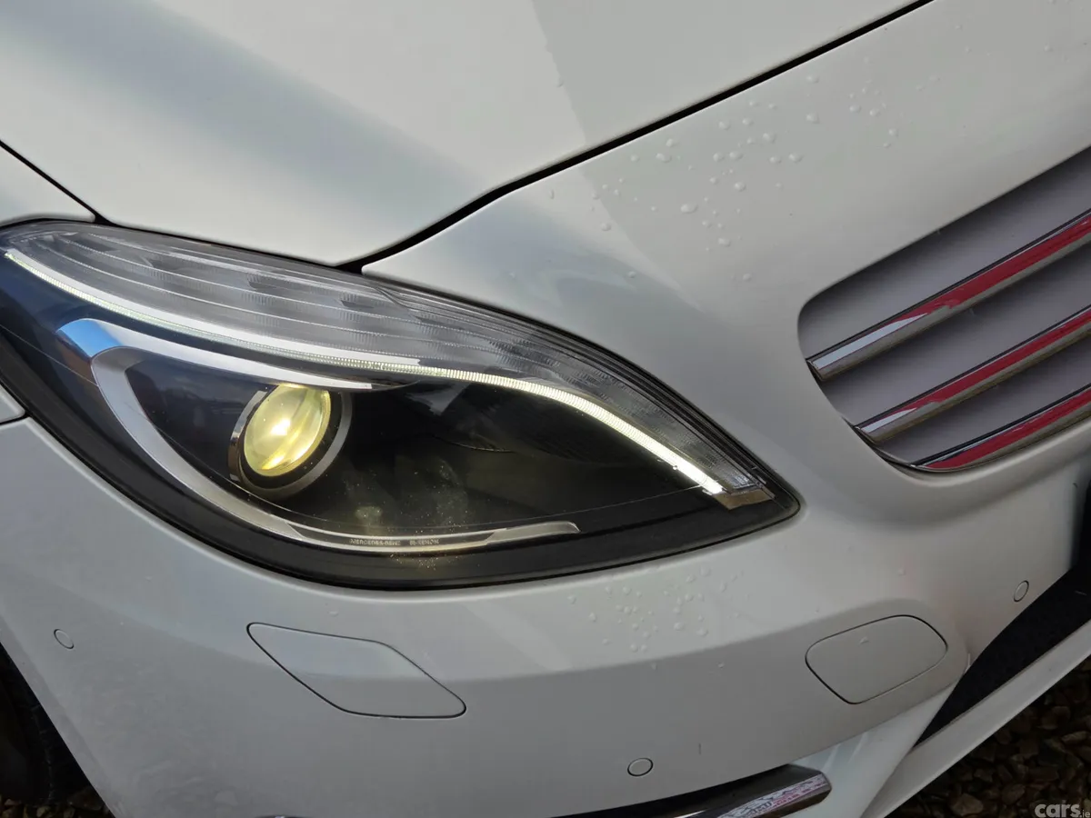 Mercedes-Benz B-Class Hatchback, Petrol, 2013, White