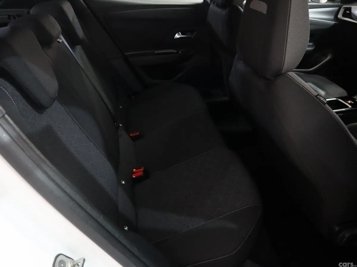 Opel Mokka SUV, Petrol, 2023, White