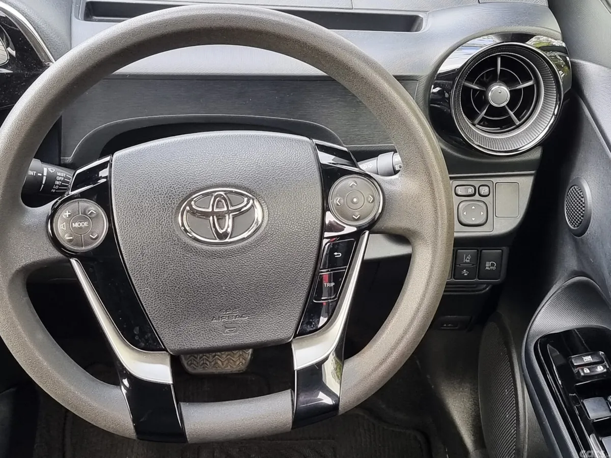 Toyota Aqua Hatchback, Petrol Hybrid, 2020, White