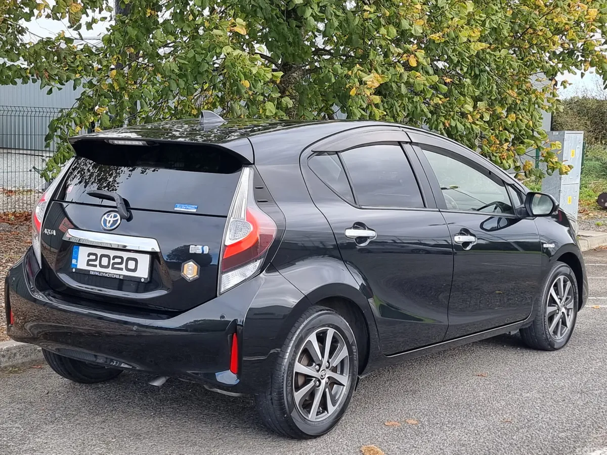 Toyota Aqua Hatchback, Petrol Hybrid, 2020, White