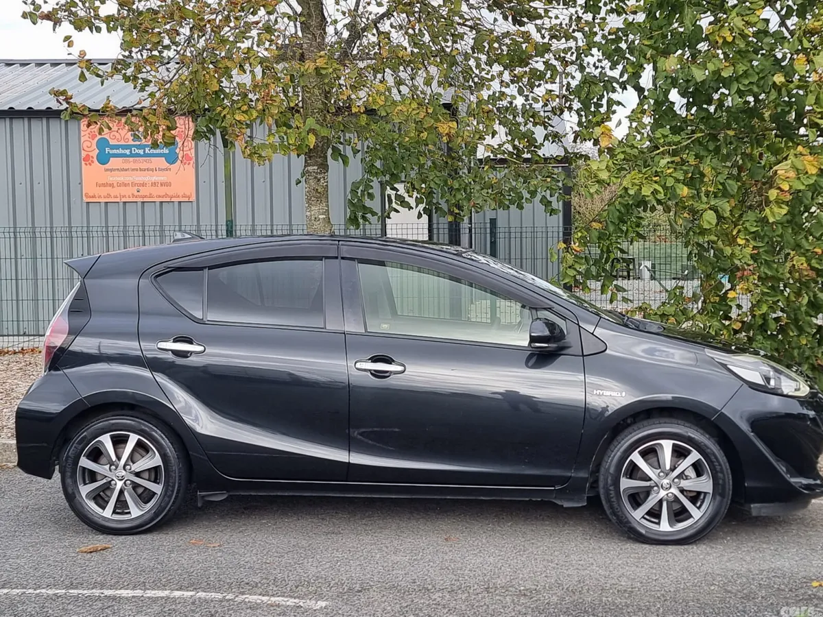 Toyota Aqua Hatchback, Petrol Hybrid, 2020, White