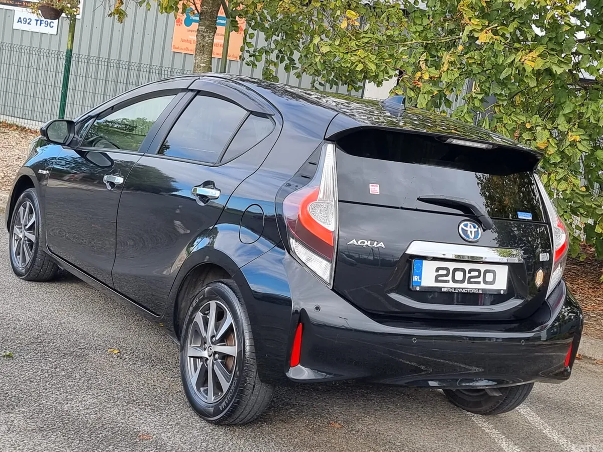 Toyota Aqua Hatchback, Petrol Hybrid, 2020, White