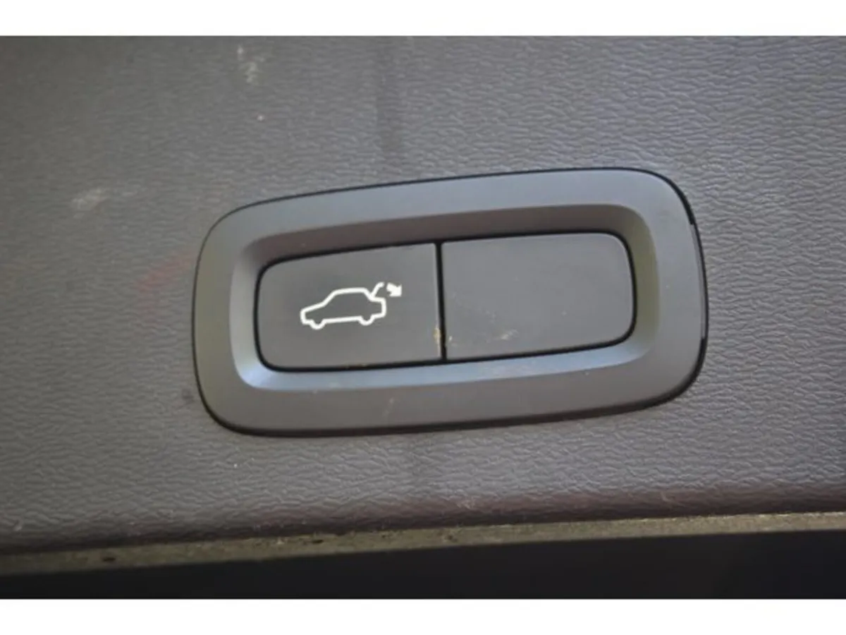 Volvo XC40 Estate, Petrol Hybrid, 2021, Black