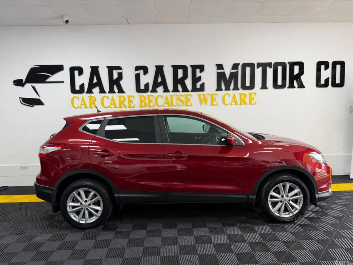 Nissan Qashqai MPV, Petrol, 2014, Red