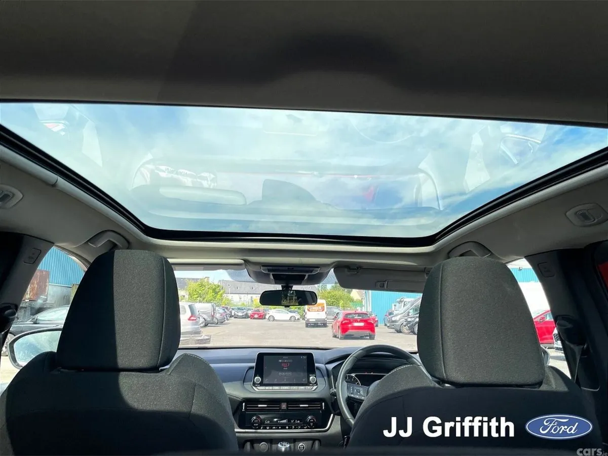 Nissan Qashqai MPV, Petrol, 2024, Red