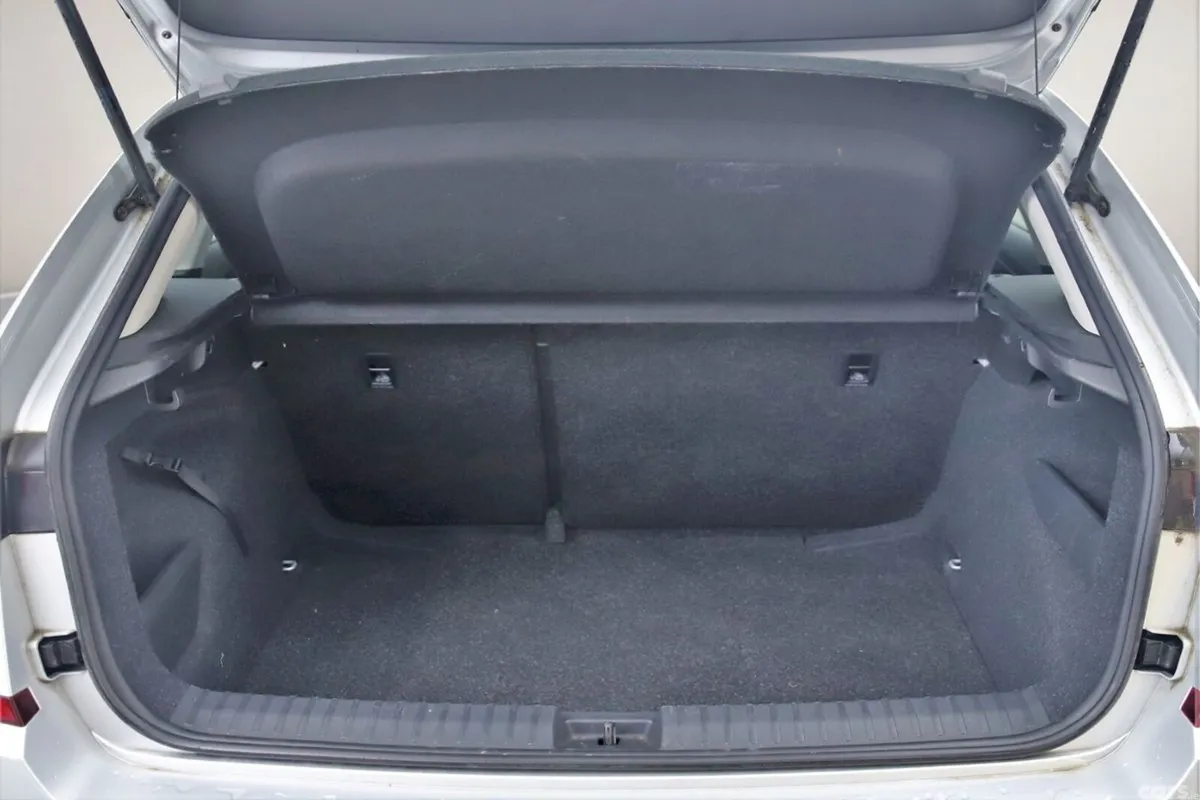 Skoda Kamiq Hatchback, Petrol, 2024, Grey