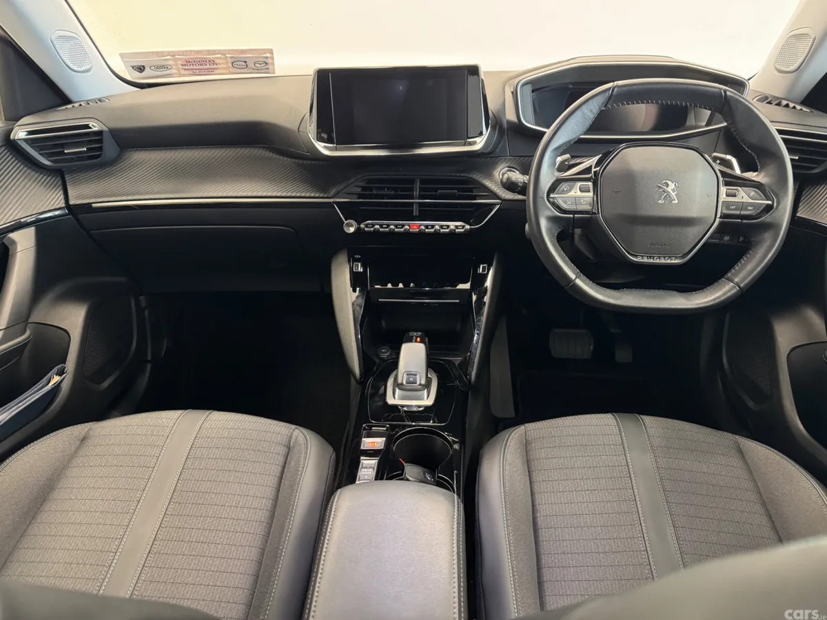 Peugeot 2008 MPV, Petrol, 2021, White