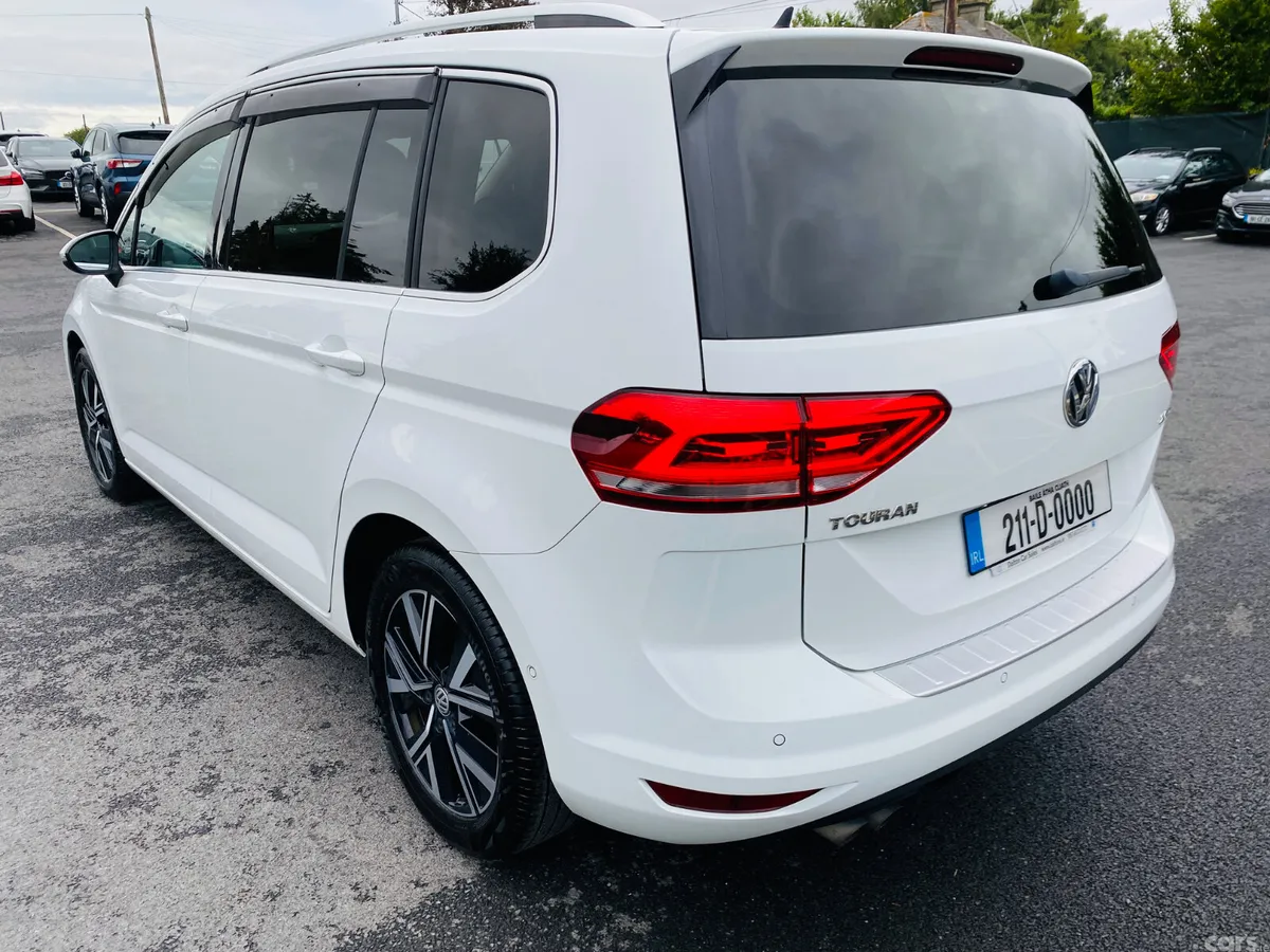 Volkswagen Touran MPV, Diesel, 2021, White