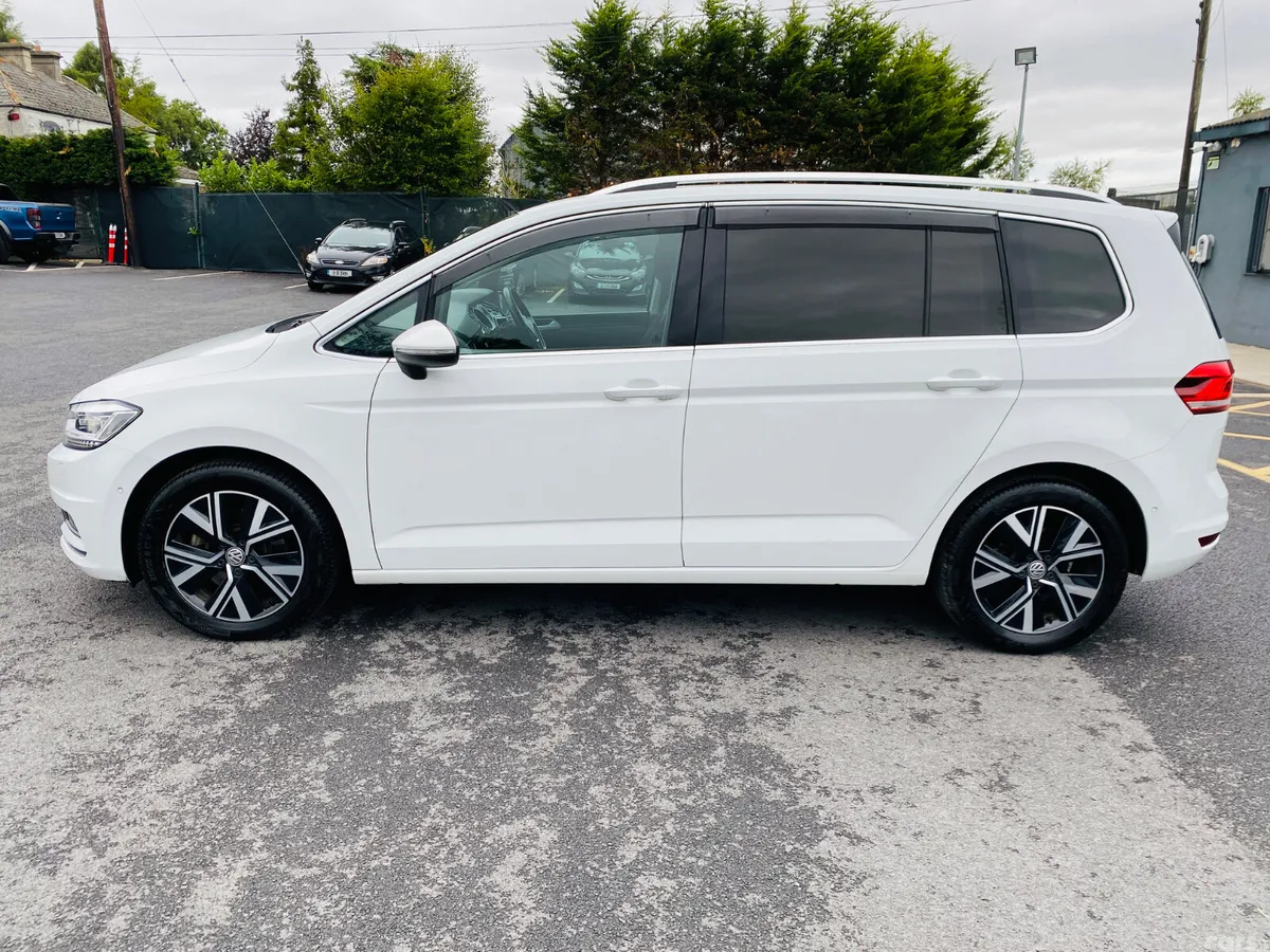 Volkswagen Touran MPV, Diesel, 2021, White