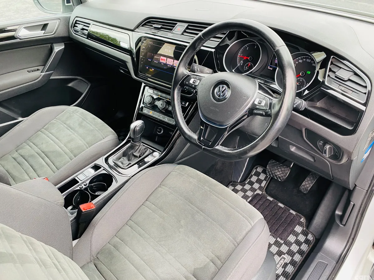 Volkswagen Touran MPV, Diesel, 2021, White