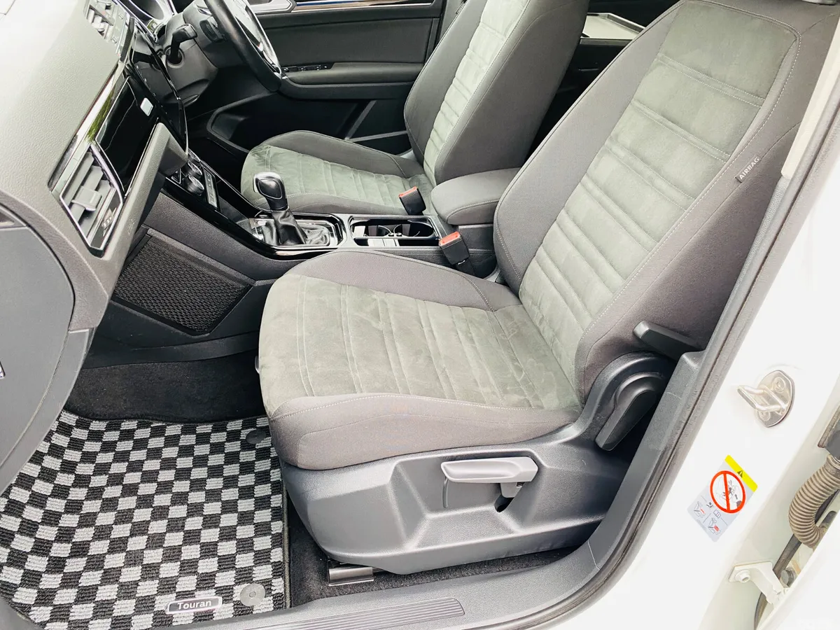 Volkswagen Touran MPV, Diesel, 2021, White