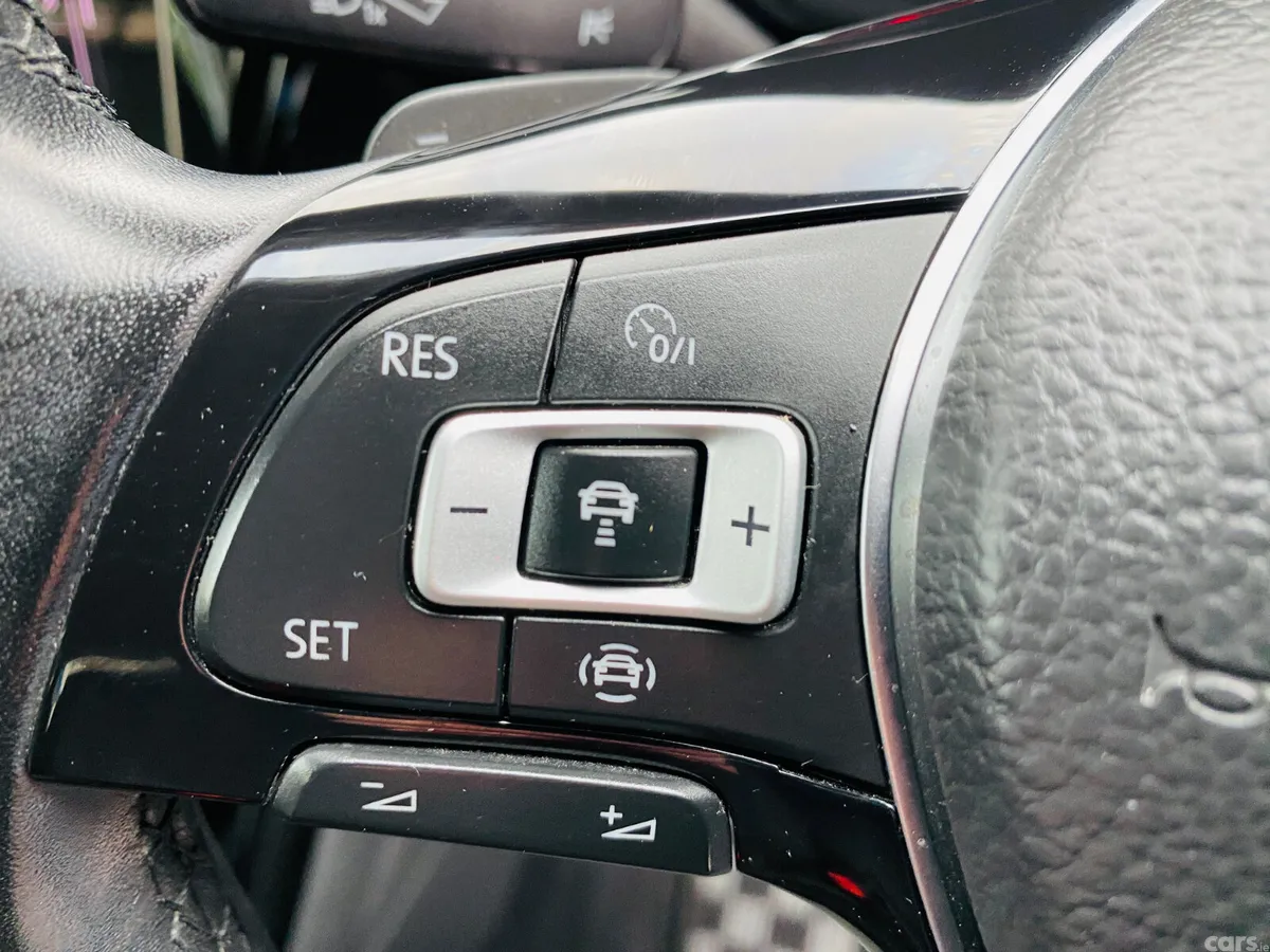 Volkswagen Touran MPV, Diesel, 2021, White