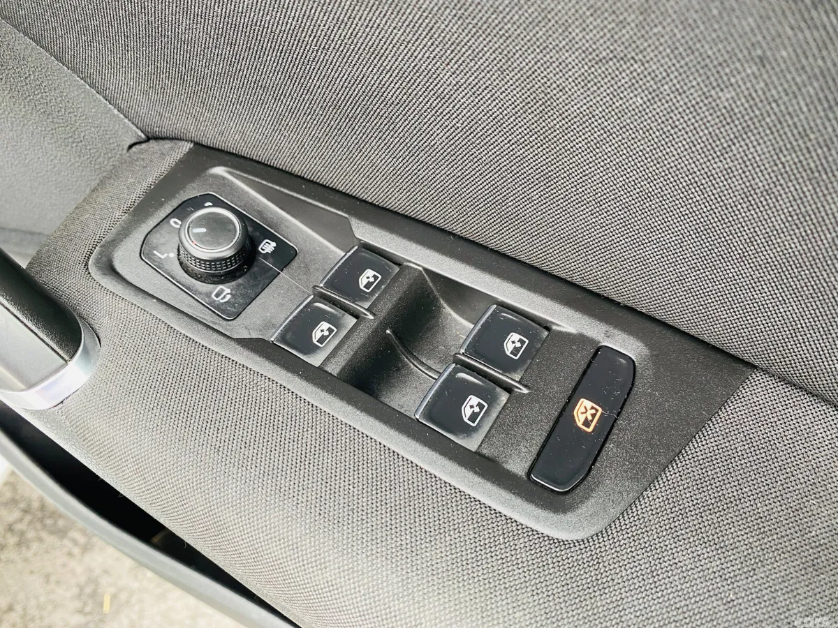 Volkswagen Touran MPV, Diesel, 2021, White