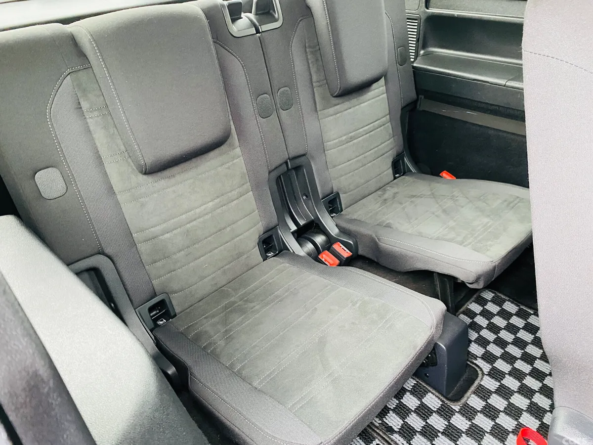Volkswagen Touran MPV, Diesel, 2021, White