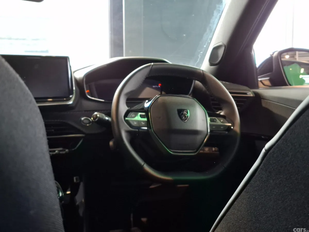 Peugeot 2008 MPV, Petrol, 2025, Blue