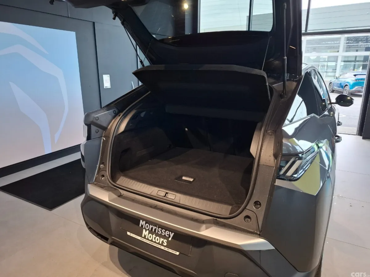 Peugeot 3008 MPV, Petrol, 2025, Grey