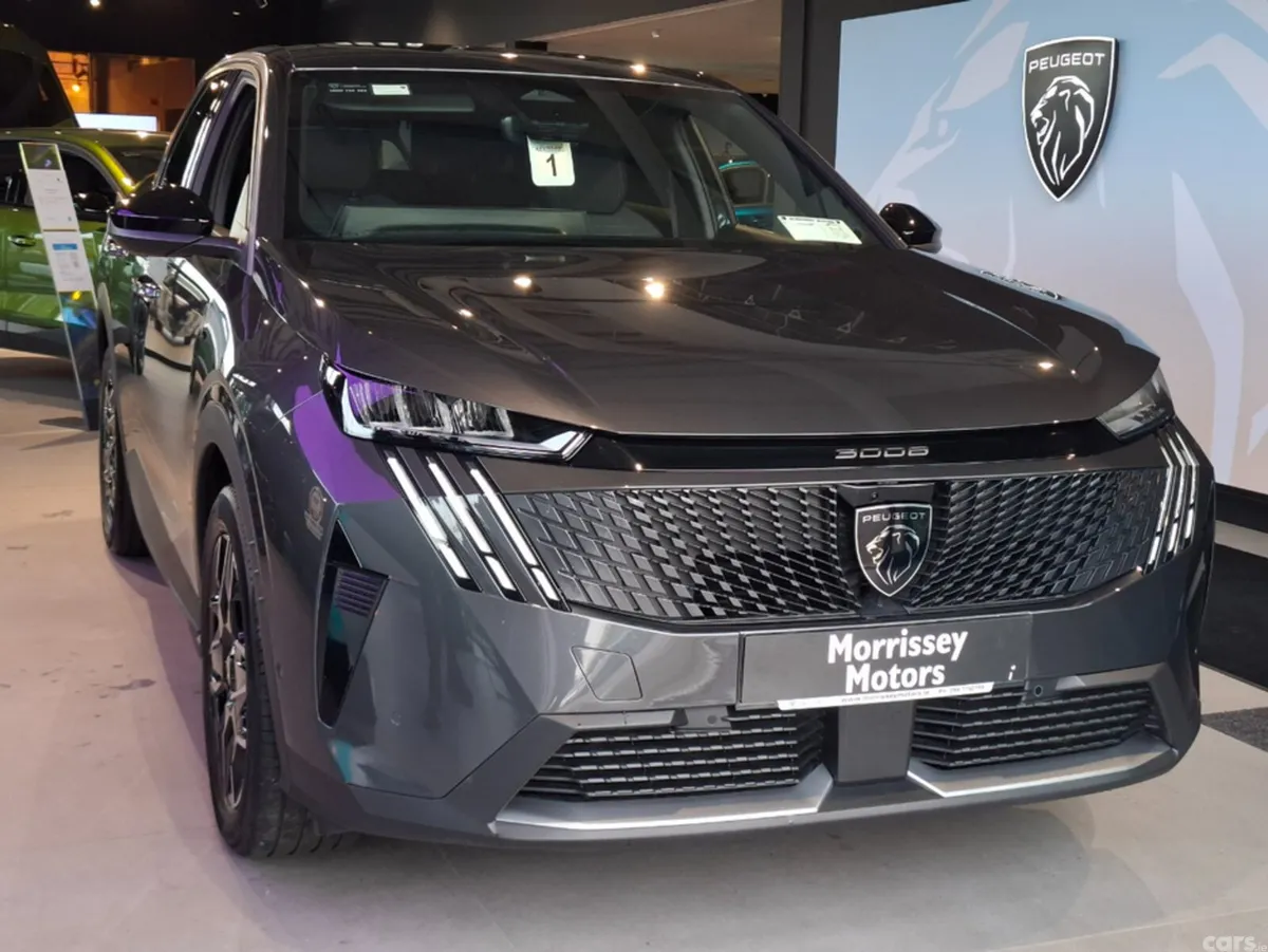 Peugeot 3008 MPV, Petrol, 2025, Grey