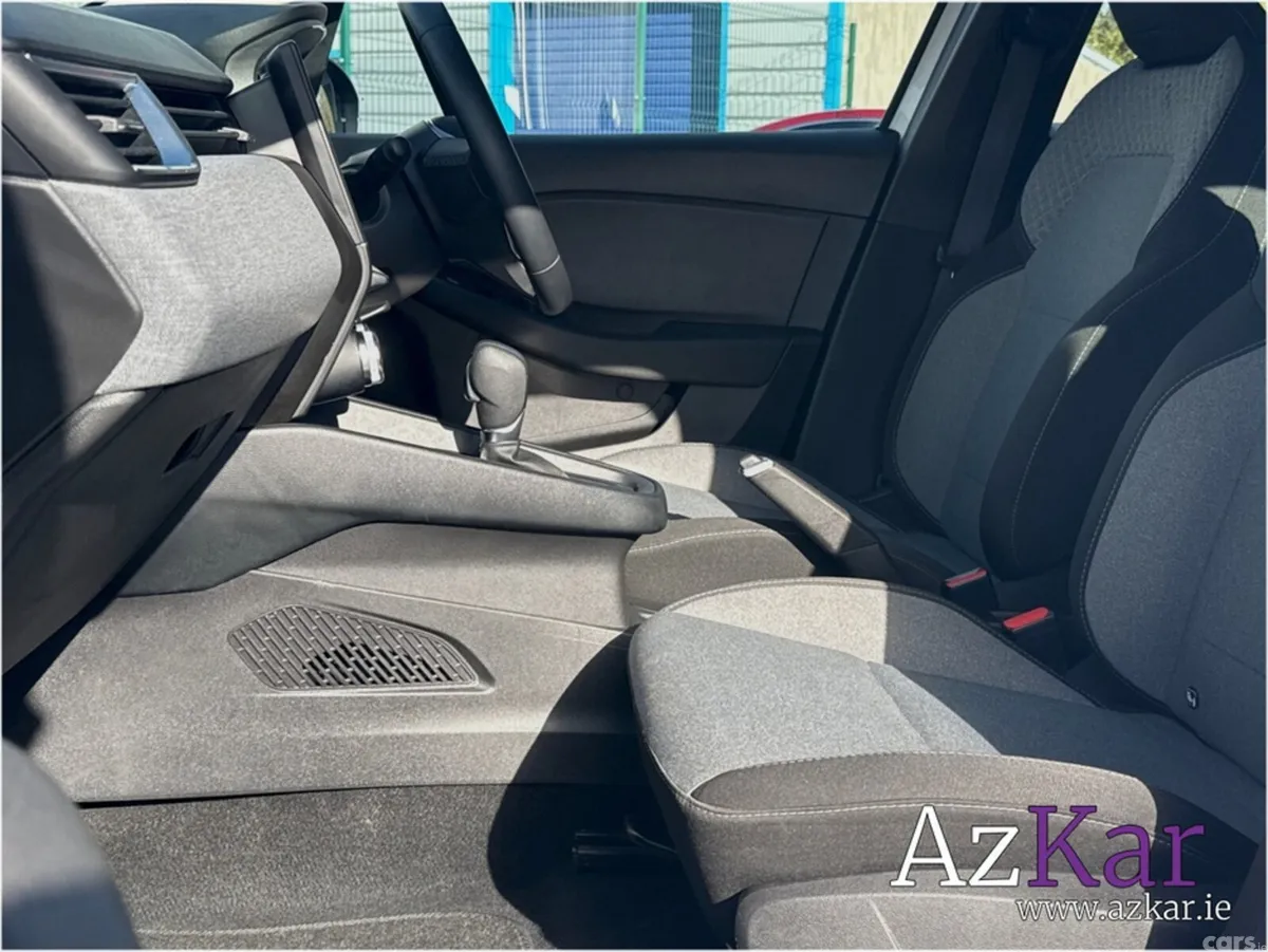Renault Clio Hatchback, Petrol, 2024, White