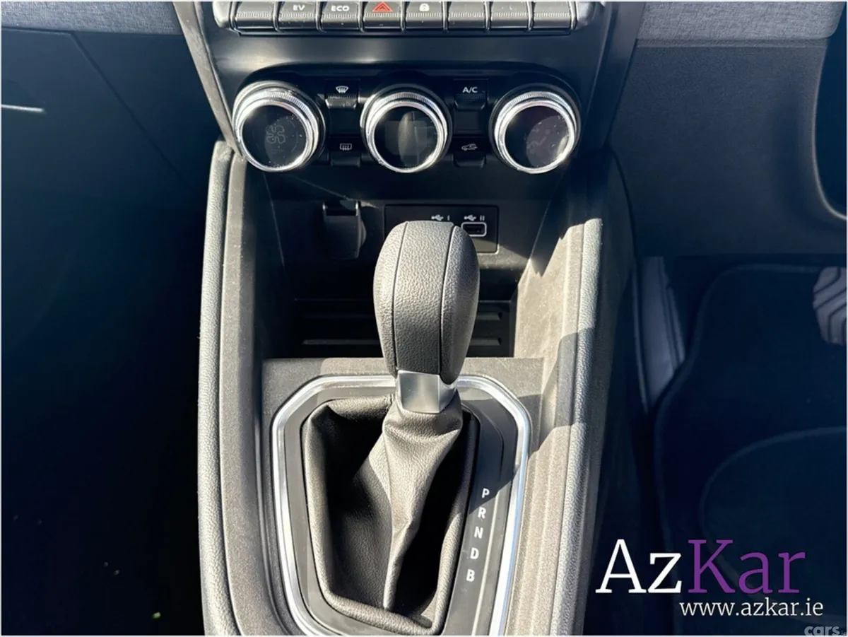 Renault Clio Hatchback, Petrol, 2024, White