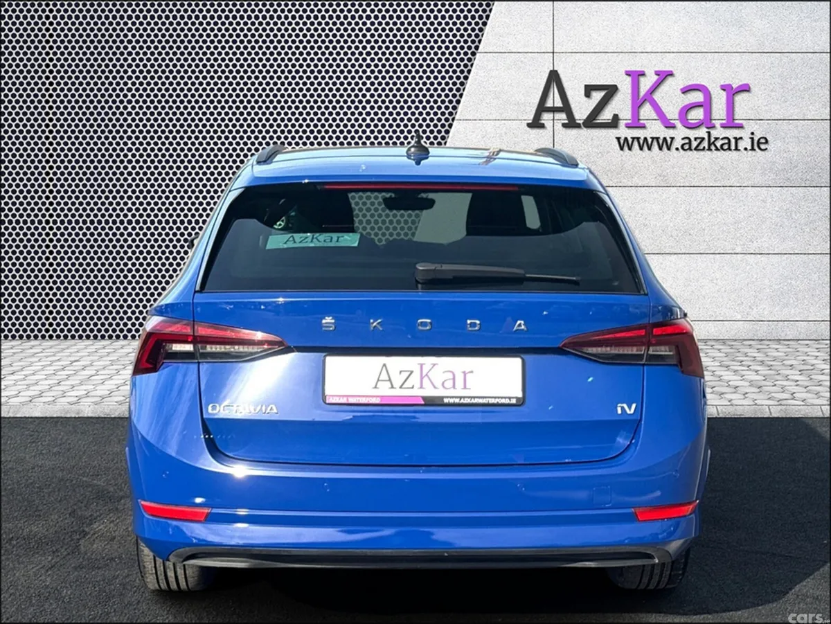 Skoda Octavia Saloon, Petrol Plug-in Hybrid, 2023, Blue