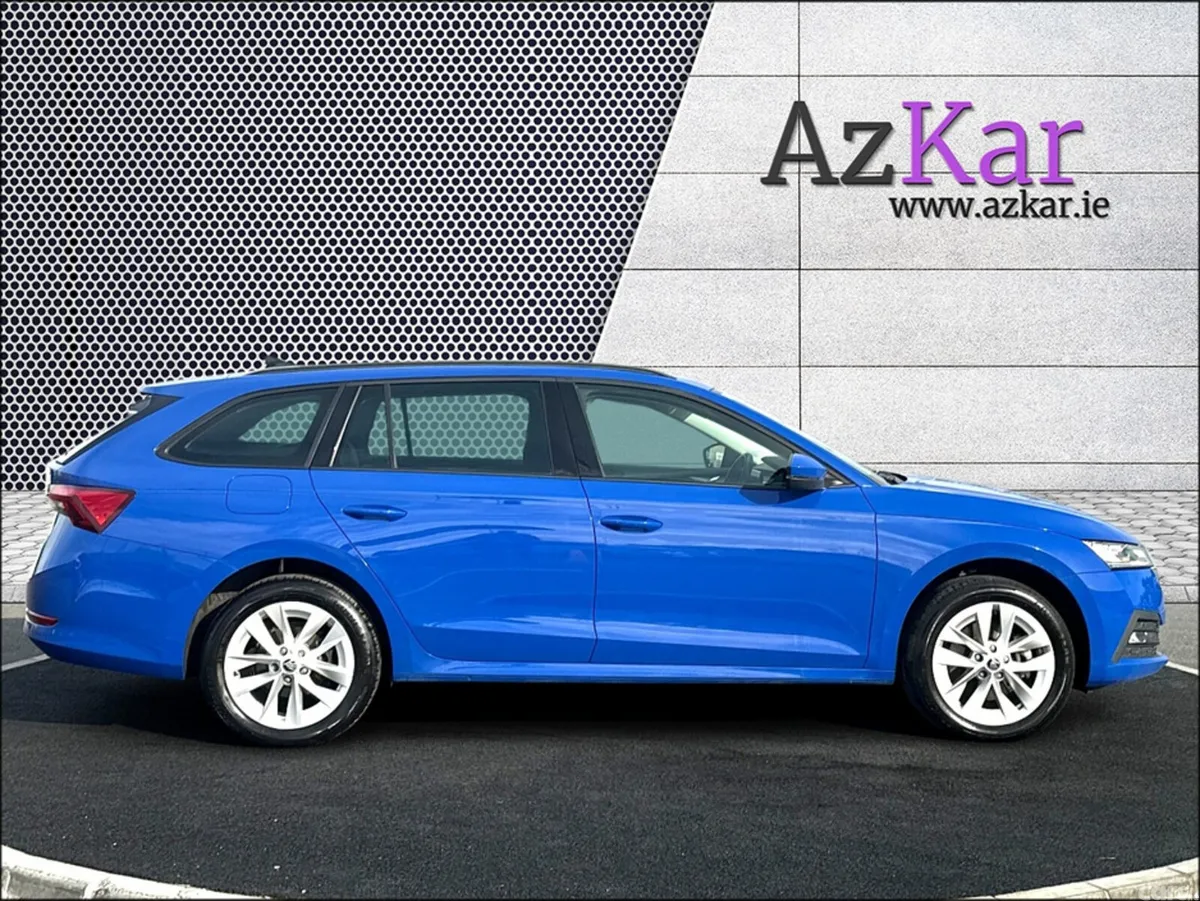 Skoda Octavia Saloon, Petrol Plug-in Hybrid, 2023, Blue
