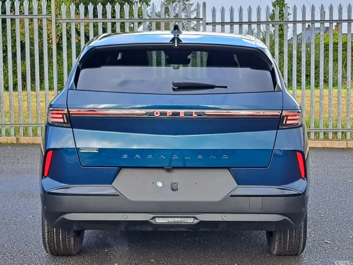 Opel Grandland SUV, Petrol Hybrid, 2027, Blue