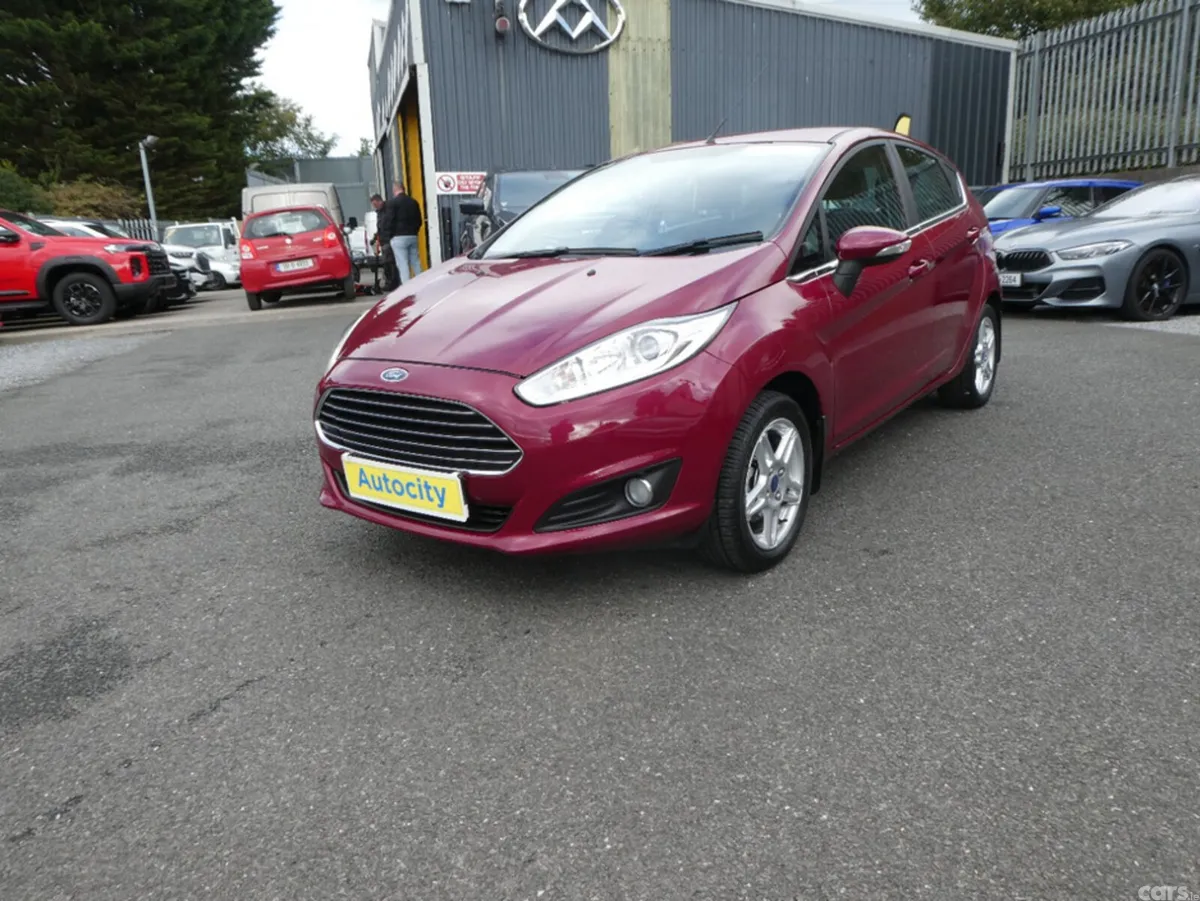 Ford Fiesta Hatchback, Petrol, 2014, Red