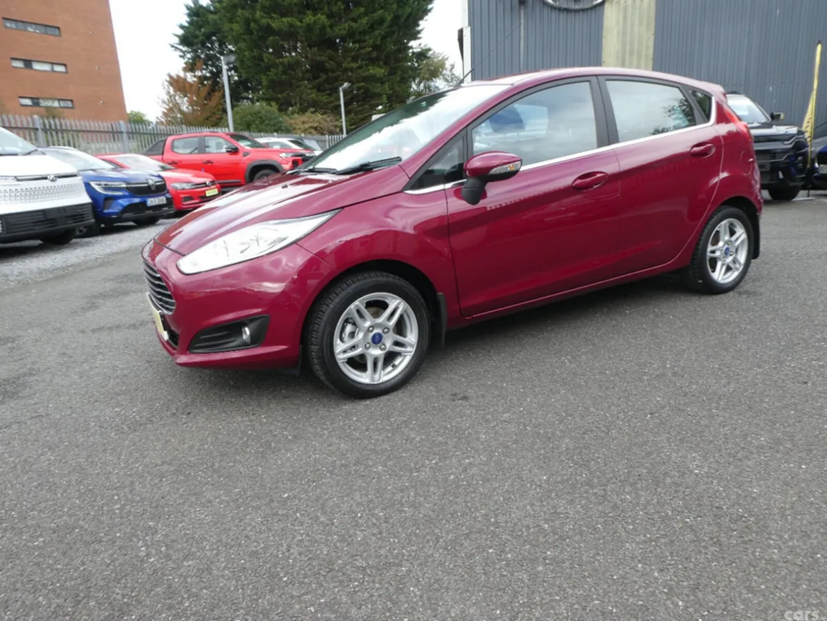 Ford Fiesta Hatchback, Petrol, 2014, Red