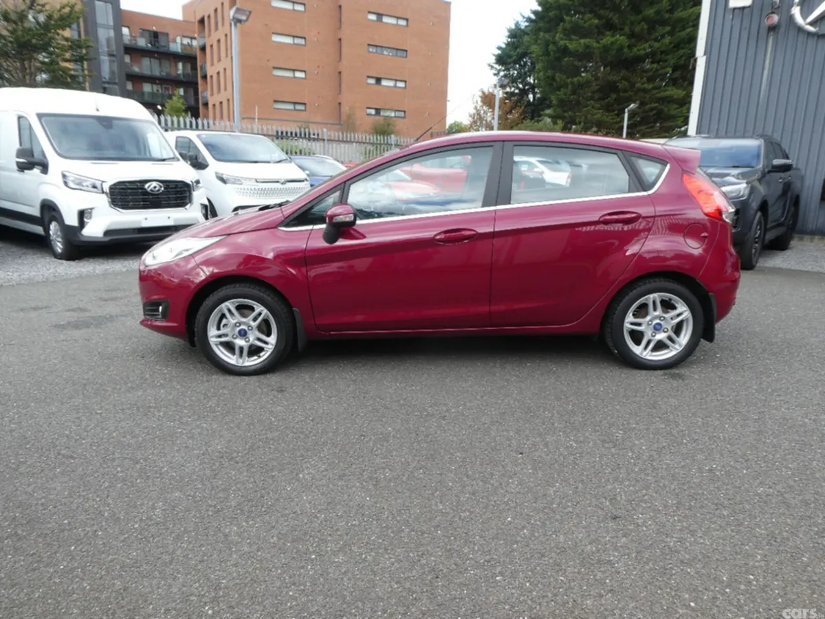 Ford Fiesta Hatchback, Petrol, 2014, Red
