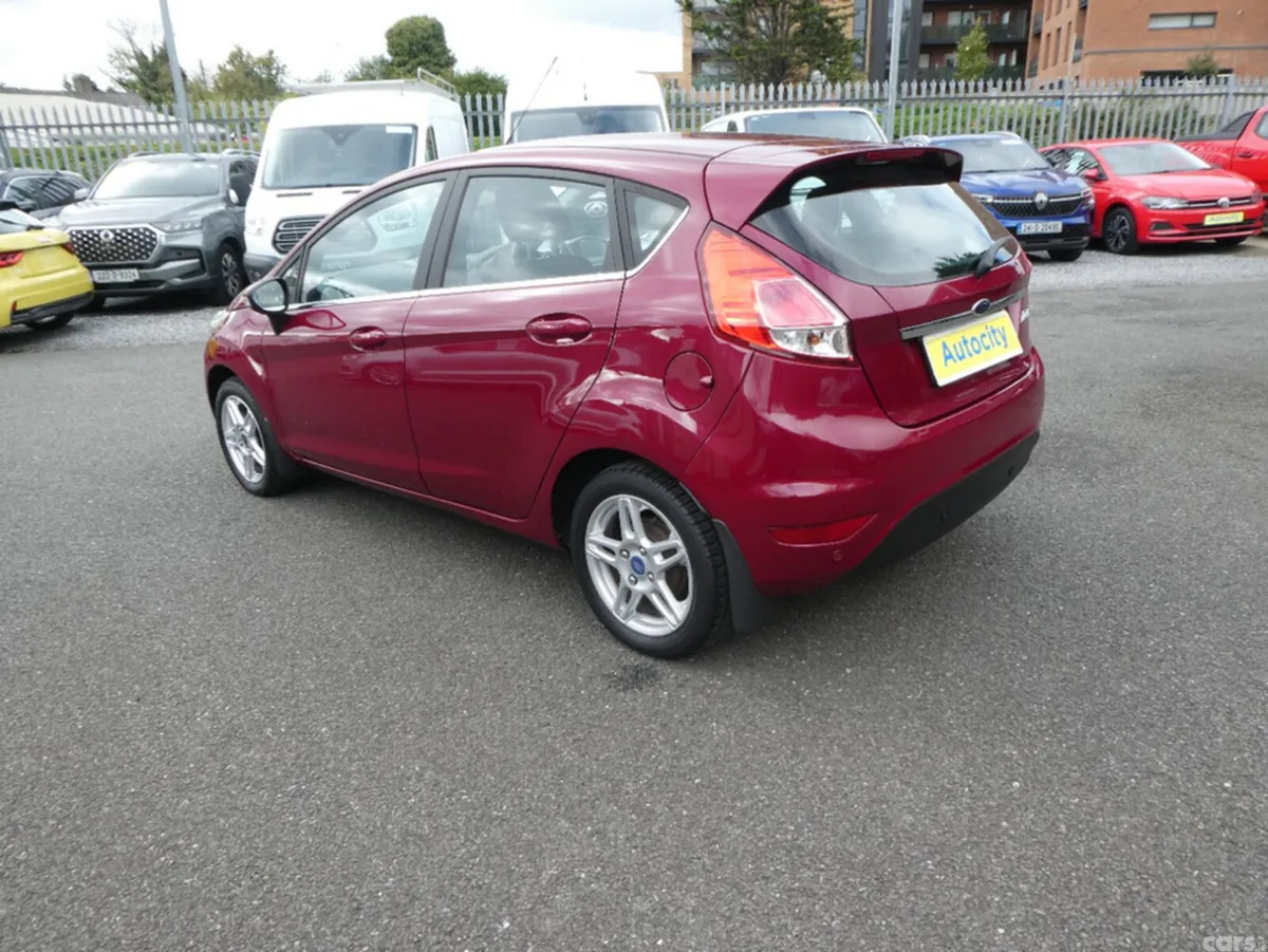 Ford Fiesta Hatchback, Petrol, 2014, Red