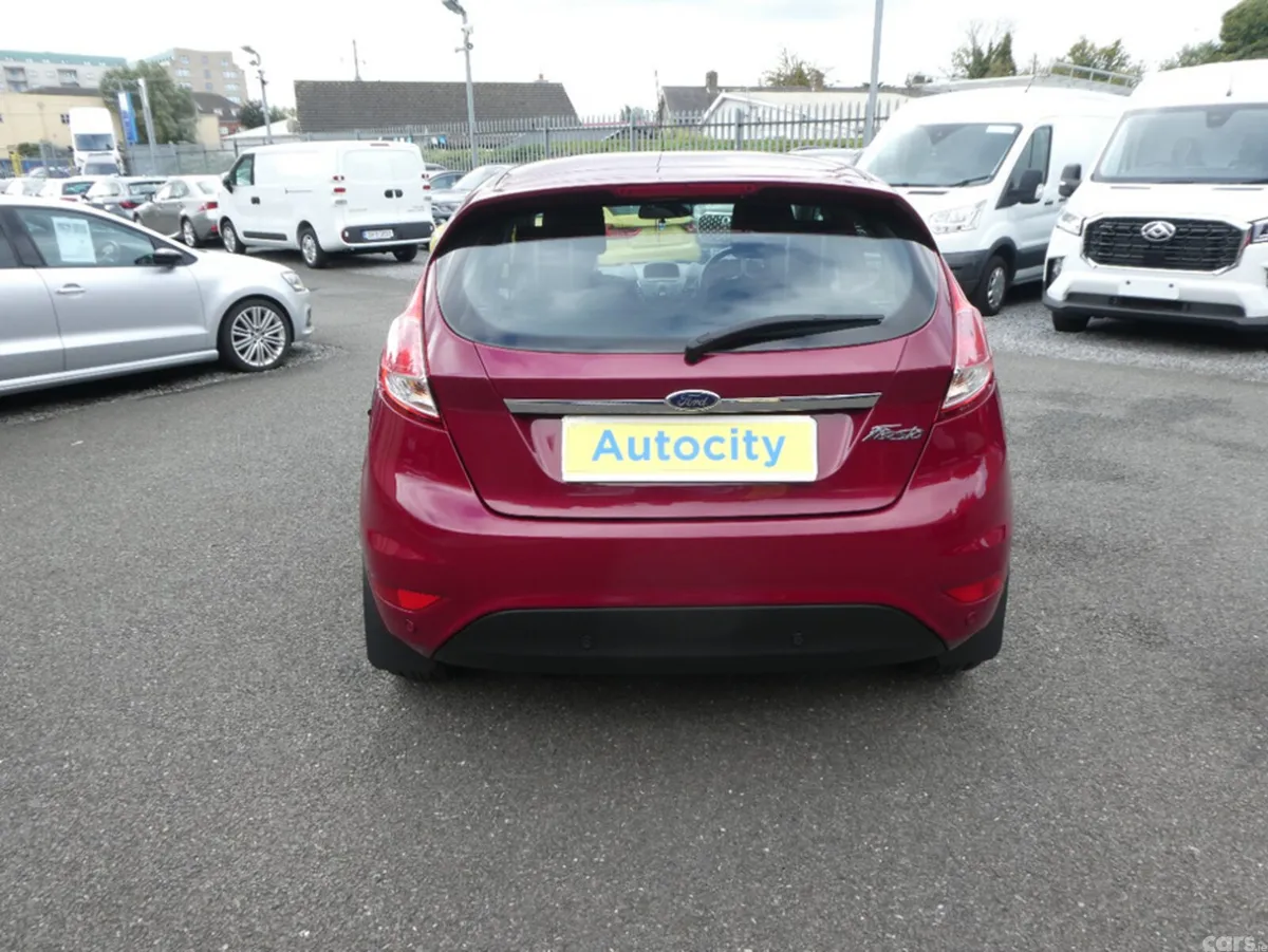 Ford Fiesta Hatchback, Petrol, 2014, Red