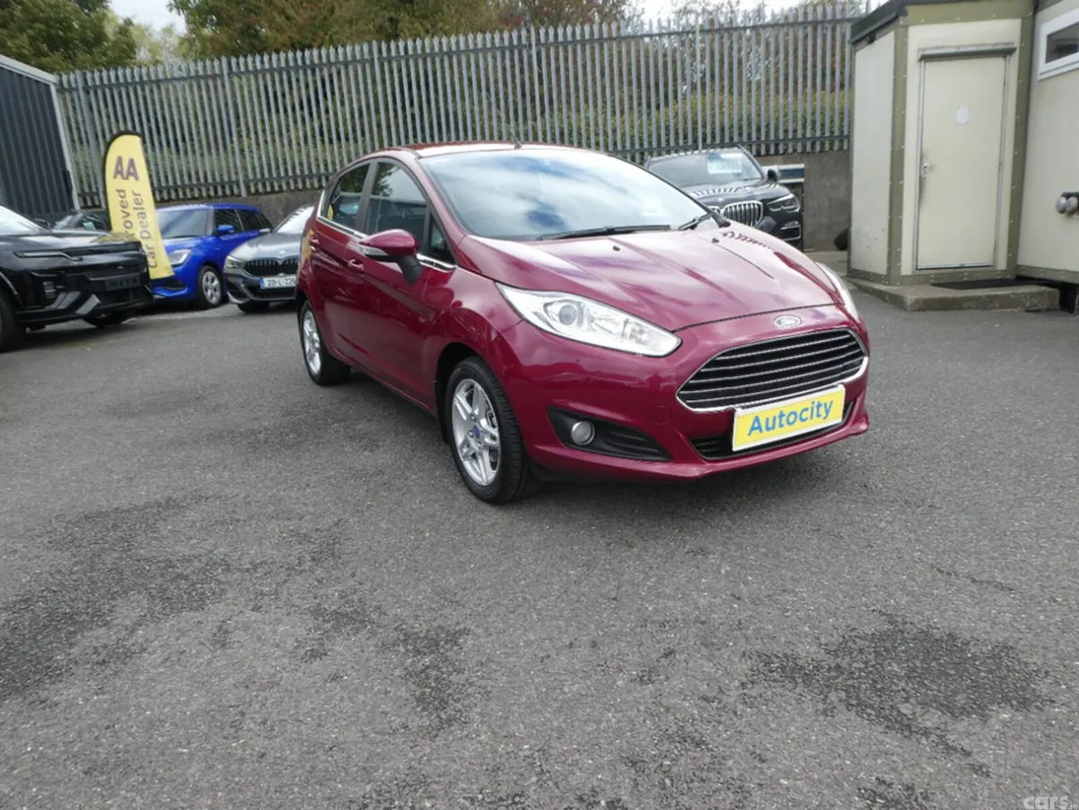 Ford Fiesta Hatchback, Petrol, 2014, Red