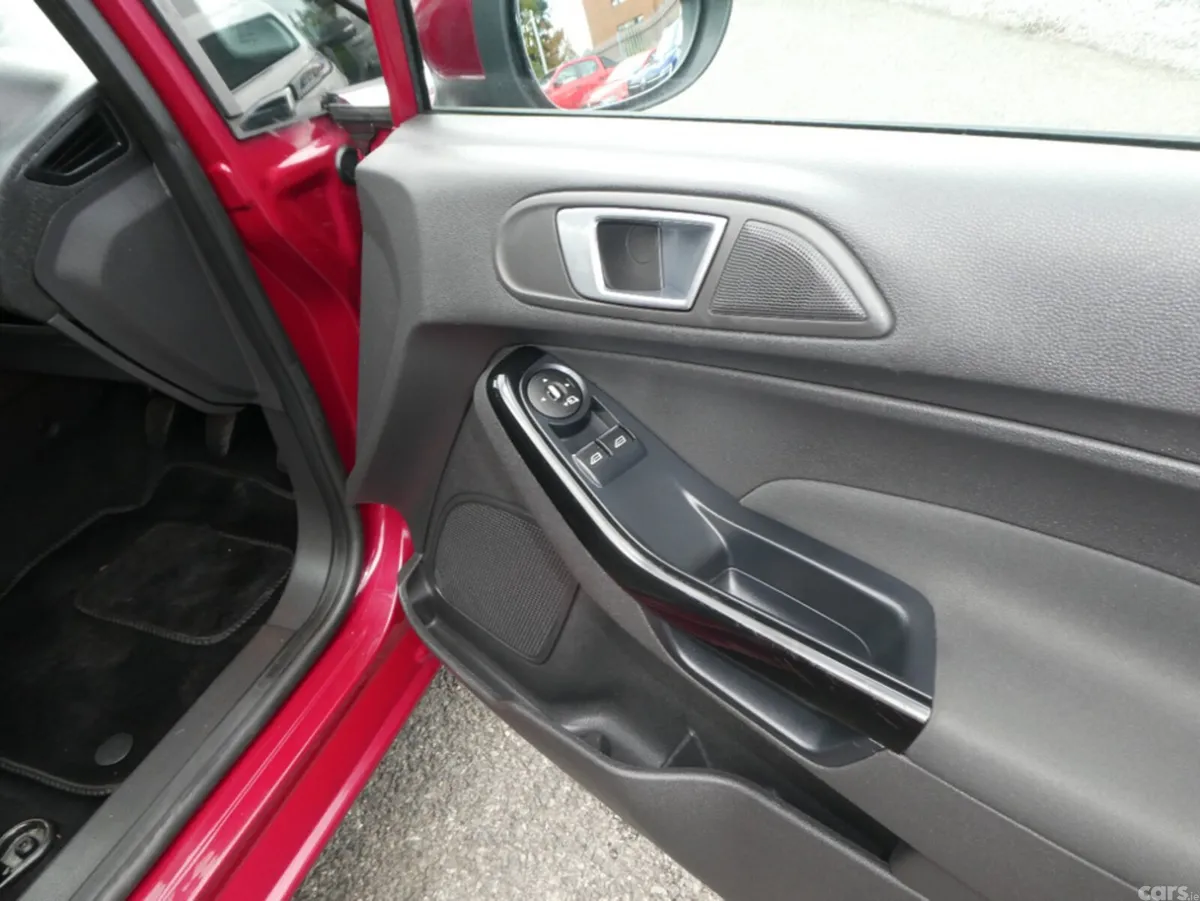 Ford Fiesta Hatchback, Petrol, 2014, Red