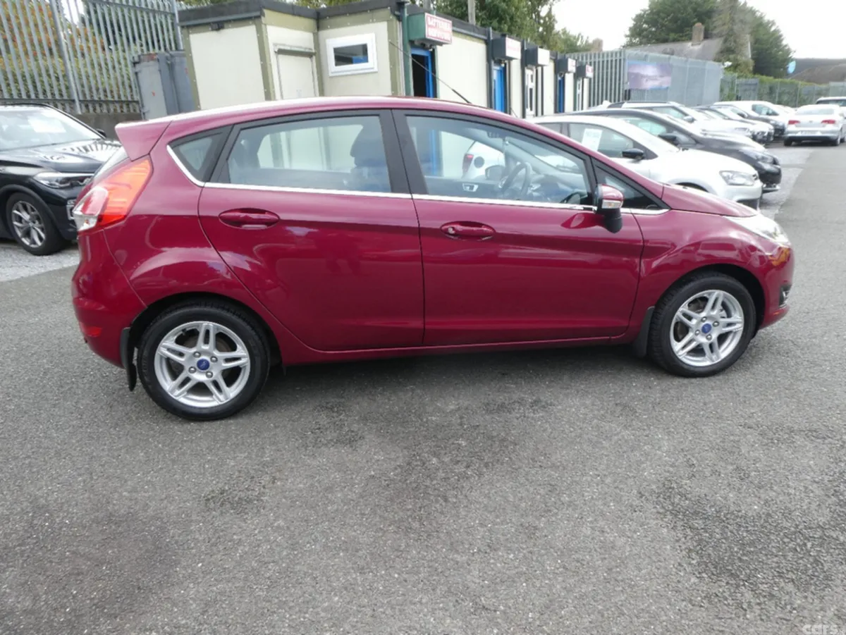 Ford Fiesta Hatchback, Petrol, 2014, Red