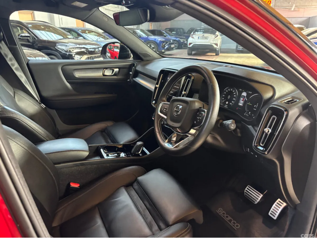 Volvo XC40 SUV, Petrol Plug-in Hybrid, 2021, Red