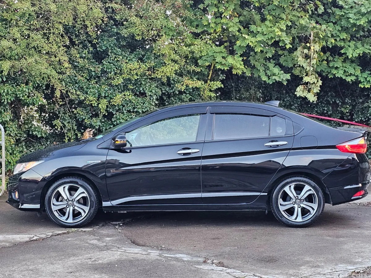 Honda Grace Saloon, Petrol Hybrid, 2015, Black
