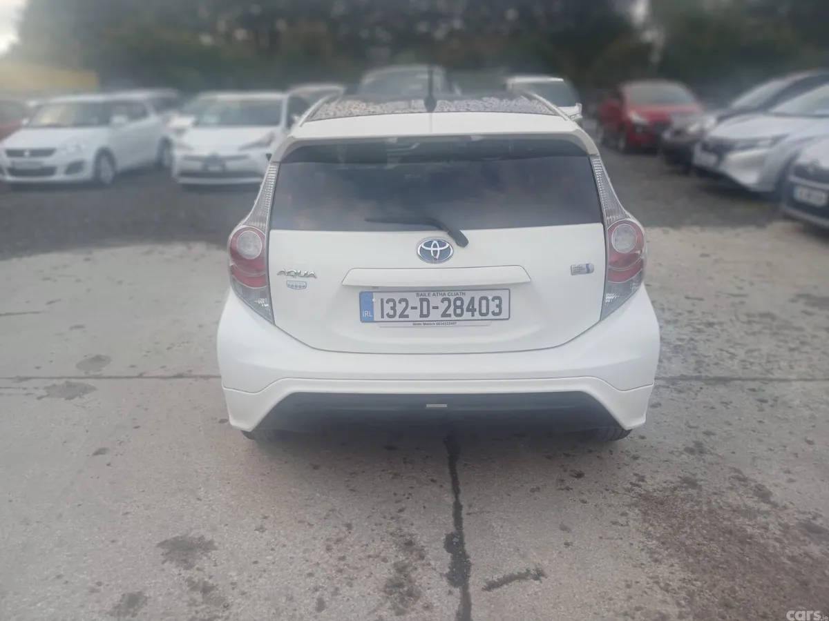 Toyota Aqua Hatchback, Petrol Hybrid, 2013, White